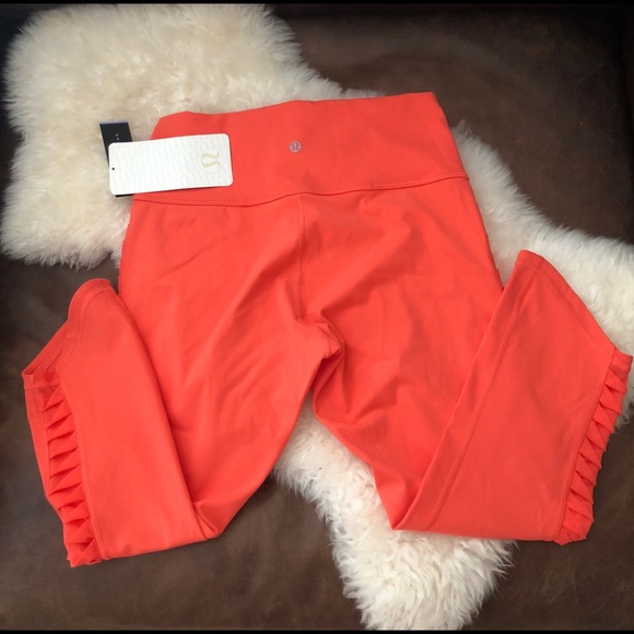 Lululemon cropped leggings NWT - Picture 2 of 4